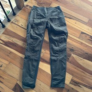 Indygena Women’s Green Outdoor Pants